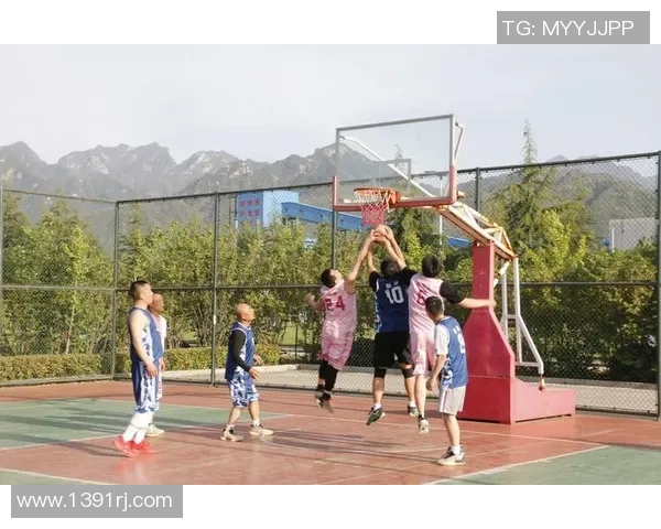 西安篮球队在冠军赛中的耐力之战展现出顽强拼搏精神与团队协作能力