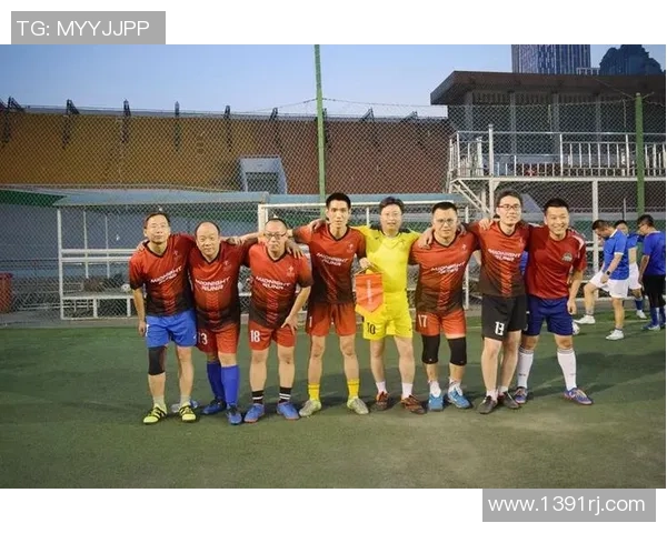 赛后分析：广州足球队与杭州足球队的团队协作与战术执行探讨